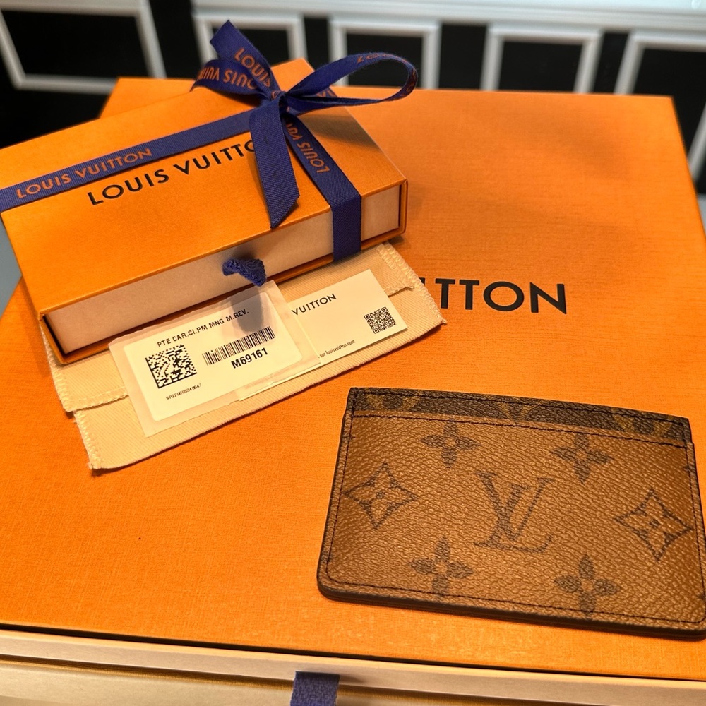 Authentic 💎Louis Vuitton Card Holder